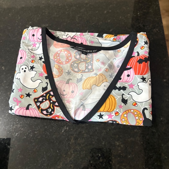 NWT Scrub TopCassandra O Halloween-themed medical - size 2XL - Picture 10 of 11